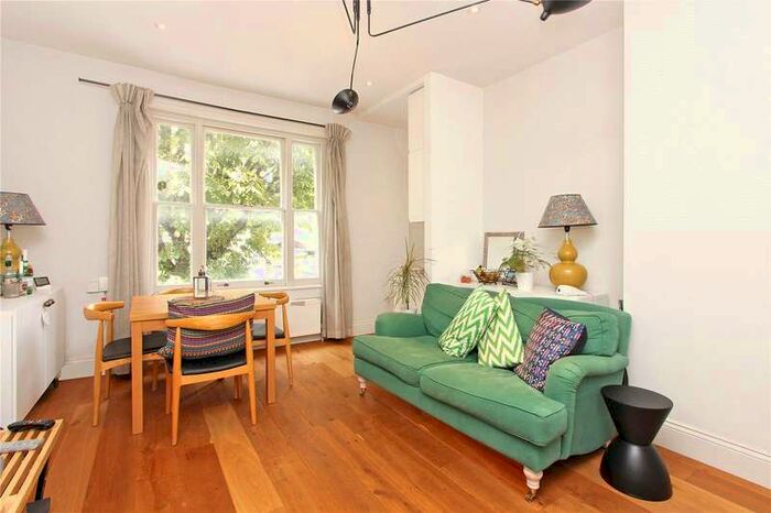 2 Bedroom Flat To Rent In Keith Grove, Shepherds Bush, W12
