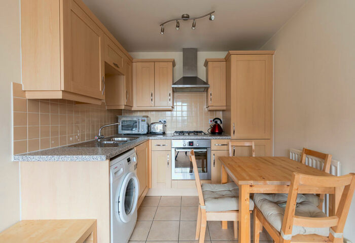 1 Bedroom Flat To Rent In Oleastor Court, Ilford, IG5