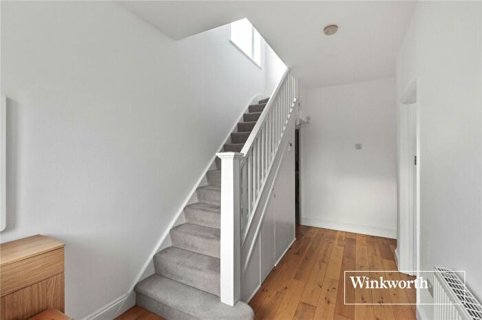 3 Bedroom End Of Terrace House For Sale In Cadogan Gardens, Finchley, London, N3