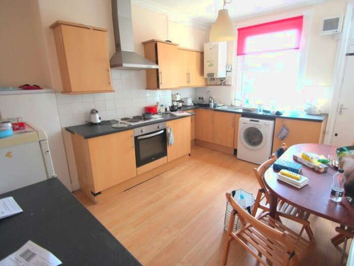 5 Bedroom Terraced House To Rent In Royal Park Avenue, Hyde Park, Leeds, LS6