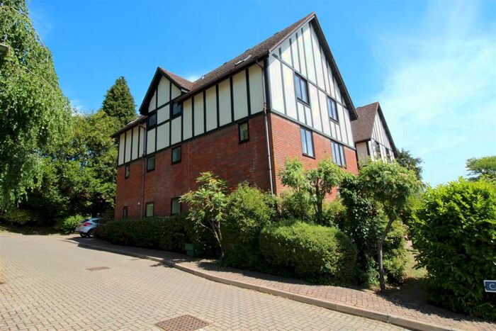 3 Bedroom Apartment To Rent In Campions Court, Berkhamsted, HP4
