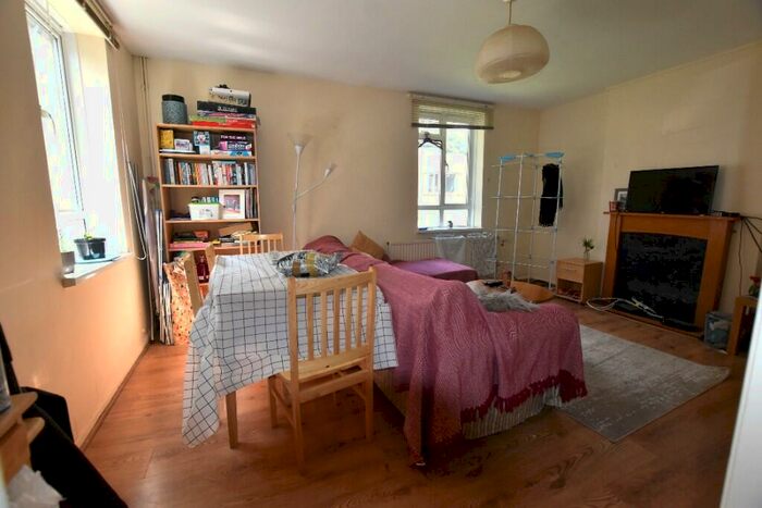 3 Bedroom Flat To Rent In Leigh Road, London, N5