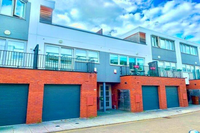 3 Bedroom Property To Rent In Hunter Street, Nottingham, NG2