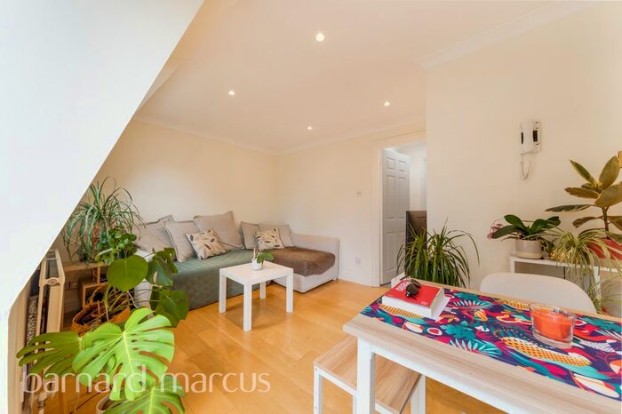 1 Bedroom Flat To Rent In Kempsford Gardens, London, SW5