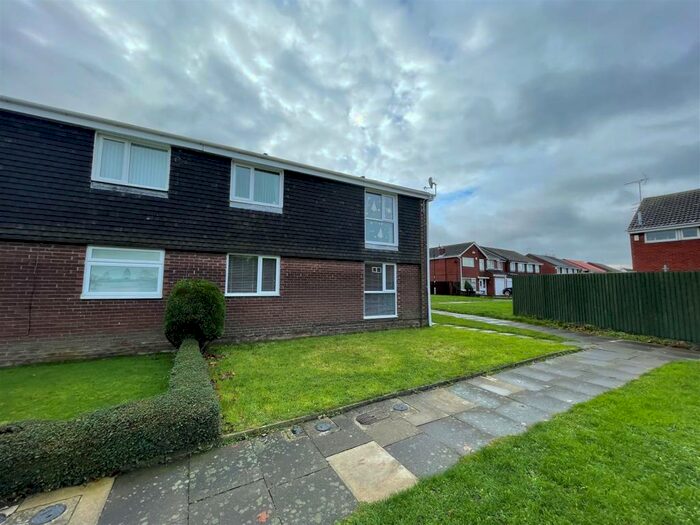 2 Bedroom Flat To Rent In Clifton Court, Kingston Park, Newcastle Upon Tyne, NE3