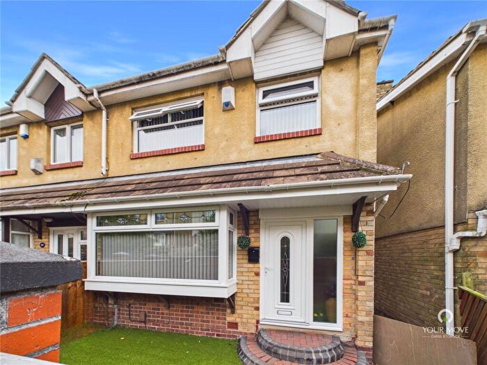 3 Bedroom Semi-Detached House For Sale In Kelham Square, Sunderland, Tyne And Wear, SR5