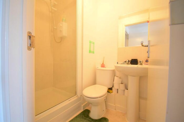2 Bedroom Flat For Sale In Morris Walk, Dartford, DA1
