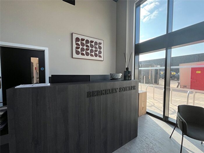 3 Bedroom Flat To Rent In Berkeley Square, Salford, Ordsall Lane, M5