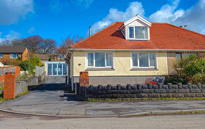 3 Bedroom Semi Detached Bungalow For Sale In Heol Y Plas, Fforest, Pontarddulais, Swansea, SA4