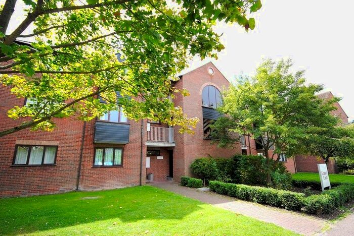 2 Bedroom Flat To Rent In Haslers Lane, Dunmow, CM6