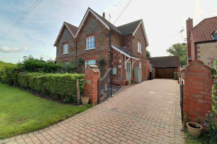 2 Bedroom Semi-Detached House For Sale In Carr Lane, Appleby, Scunthorpe, DN15