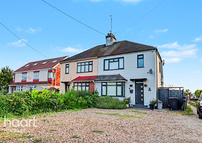 3 Bedroom Semi-Detached House For Sale In Southend Road, Rochford, SS4