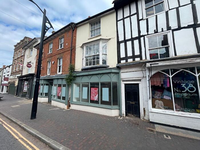 3 Bedroom Flat For Sale In A High Street, Newport Pagnell, Buckinghamshire, MK16