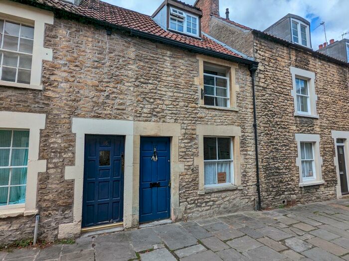 2 Bedroom House To Rent In Sheppards Barton, Frome, BA11