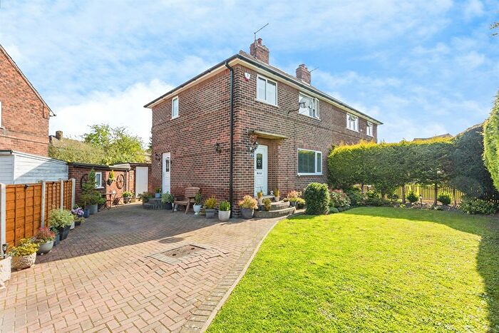 3 Bedroom Semi-Detached House For Sale In Thorntree Avenue, Crofton, Wakefield, WF4