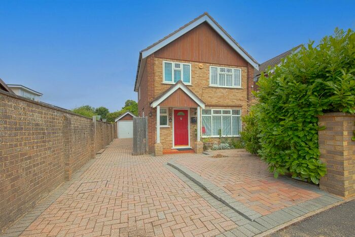 3 Bedroom Detached House For Sale In Havelock Road, Maidenhead, SL6