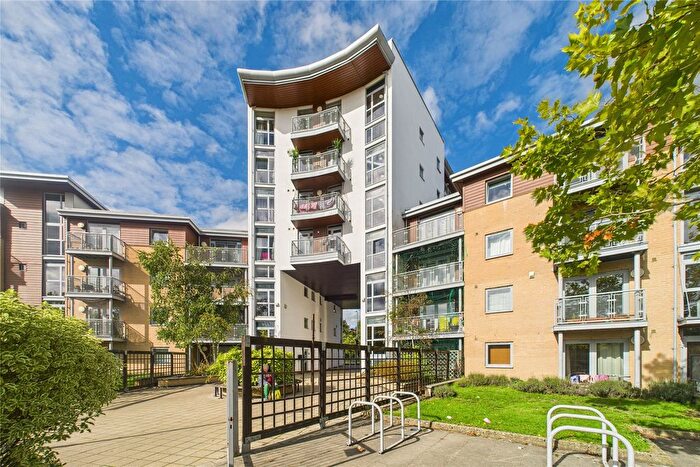 1 Bedroom Flat For Sale In Kelvin Gate, Bracknell, Berkshire, RG12