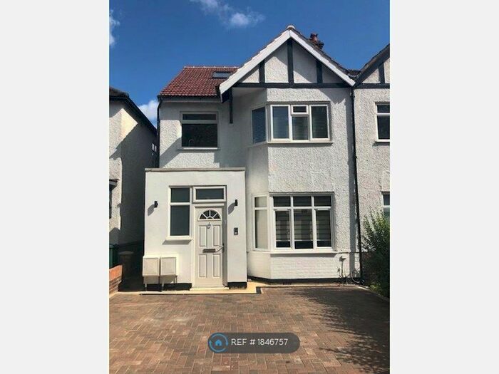 2 Bedroom Flat To Rent In Sunningfields Road, London, NW4