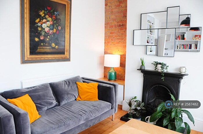 3 Bedroom Flat To Rent In Radford Road, London, SE13
