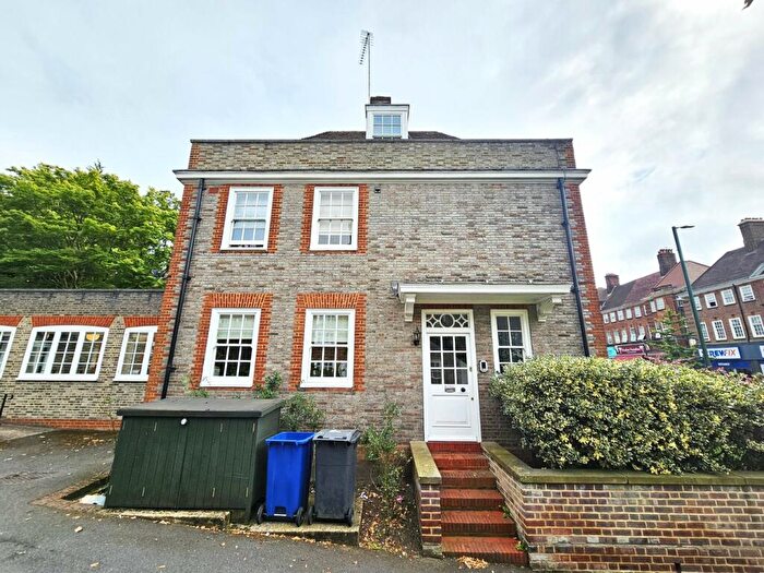 3 Bedroom Flat To Rent In Finchley Road, London, NW11
