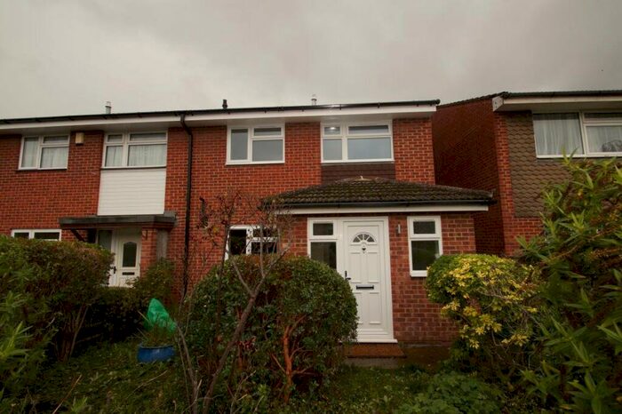 3 Bedroom House To Rent In Summers Road, SL1