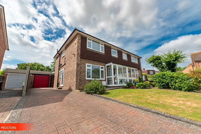 4 Bedroom Semi Detached House For Sale In Edgewood Green, Shirley, Croydon, CR0