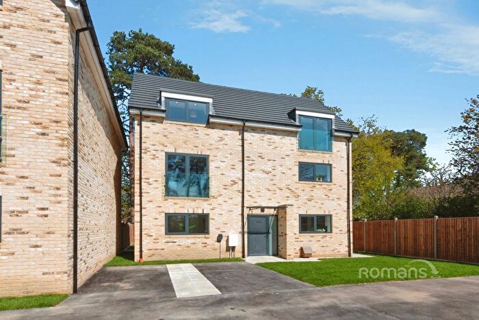 4 Bedroom Detached House To Rent In Sorrel Close, Farnborough, Hampshire, GU14