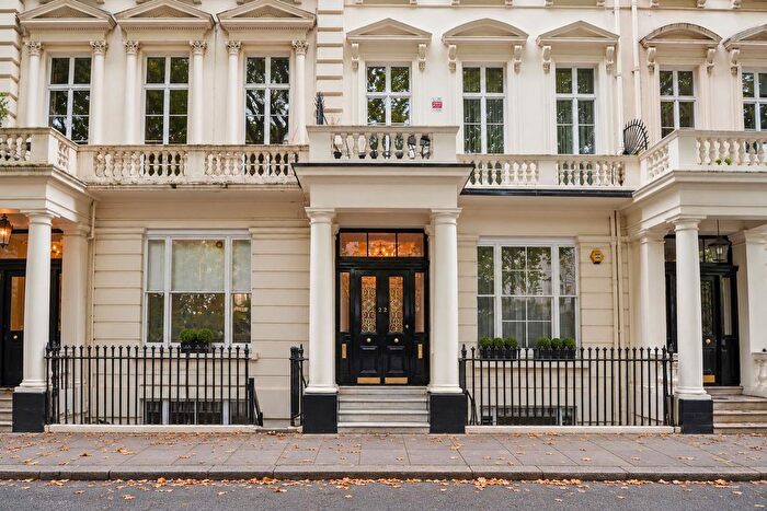 3 Bedroom Flat For Sale In Westbourne Terrace, London, W2
