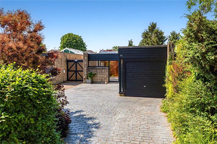 2 Bedroom Bungalow For Sale In The Ryde, Hatfield, Hertfordshire, AL9
