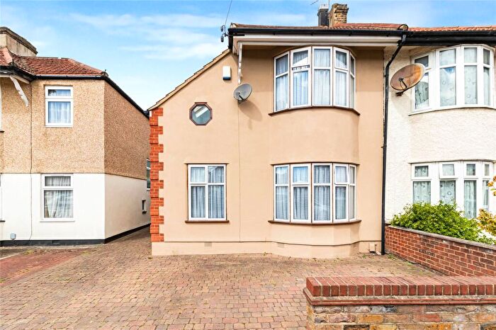 4 Bedroom Semi Detached House For Sale In Clifton Road, Welling, Kent, DA16