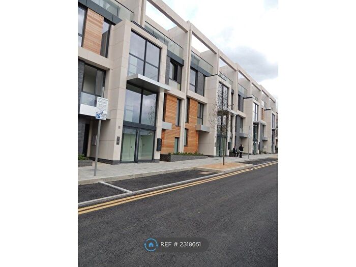 3 Bedroom Flat To Rent In Greenwich, London, SE10