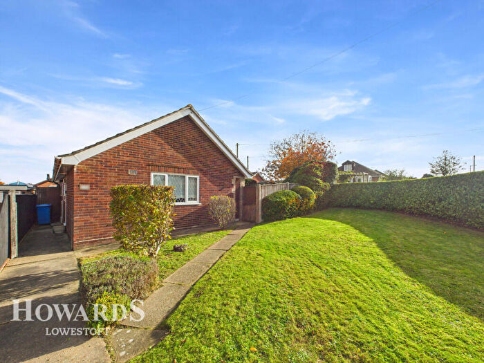 2 Bedroom Detached Bungalow For Sale In Lansdowne Road, Lowestoft, NR33