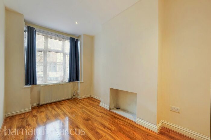 3 Bedroom Property To Rent In Oakwood Avenue, Mitcham, CR4