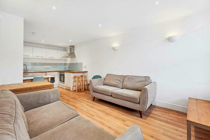 2 Bedroom Flat To Rent In Wandsworth Road, London, SW8