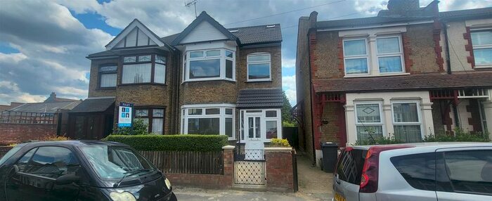 5 Bedroom Semi-Detached House To Rent In Bateman Road, London, E4