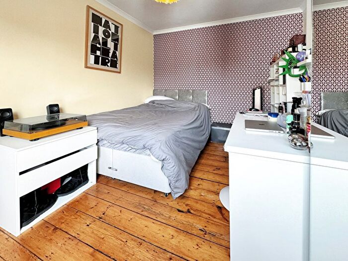 3 Bedroom Terraced House For Sale In Station Road, Amersham, HP6