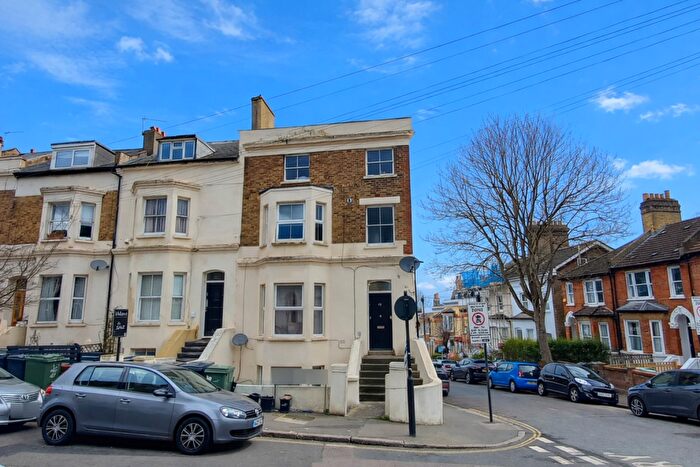 1 Bedroom Apartment To Rent In Camden Hill Road, London, SE19