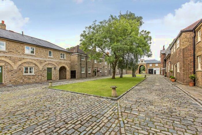 3 Bedroom Mews House To Rent In Upper Lodge Mews, Bushy Park, Hampton Hill TW12