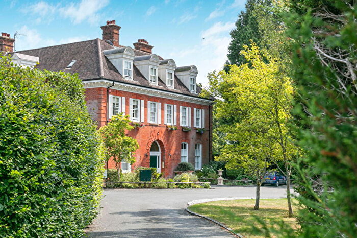2 Bedroom Apartment For Sale In Elmbridge Road, Cranleigh, GU6