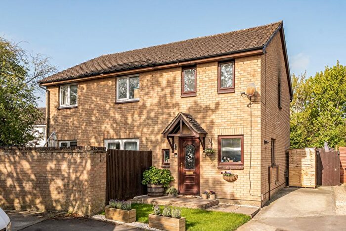 2 Bedroom Semi Detached House For Sale In Heather Close, Carterton, Oxfordshire, OX18