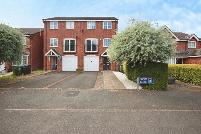 3 Bedroom Semi-Detached House For Sale In Goode Close, Warwick, CV34