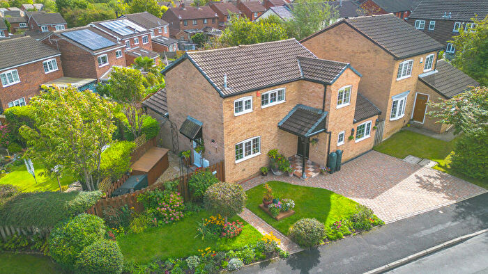3 Bedroom Detached House For Sale In Birchfields Rise, Leeds, LS14