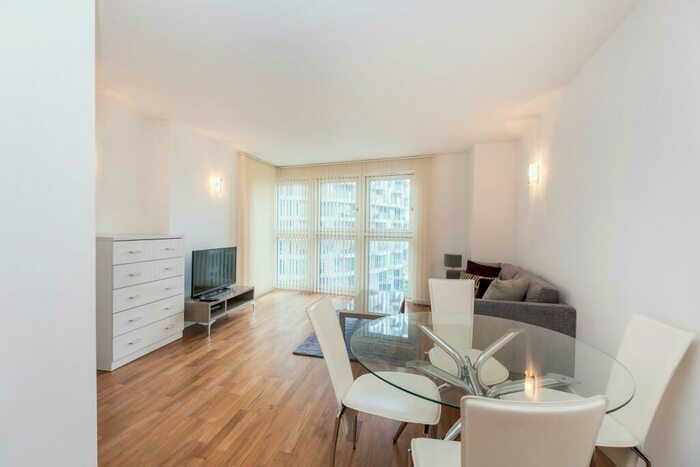 2 Bedroom Apartment To Rent In Fairmont Avenue, London, E14