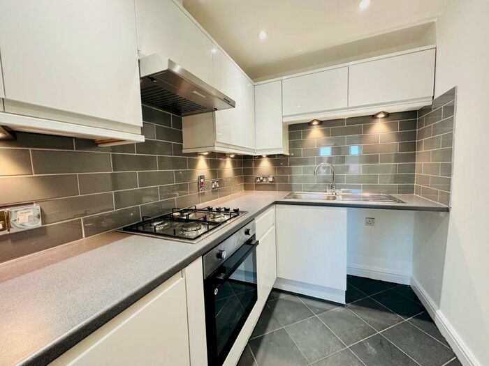 2 Bedroom Apartment To Rent In Cinnaminta Road, Headington, OX3