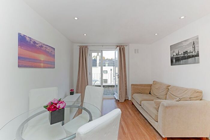 1 Bedroom Flat To Rent In Leinster Gardens, Bayswater, W2