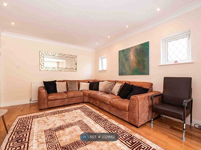 4 Bedroom Semi-Detached House To Rent In Buxton Drive, New Malden, KT3
