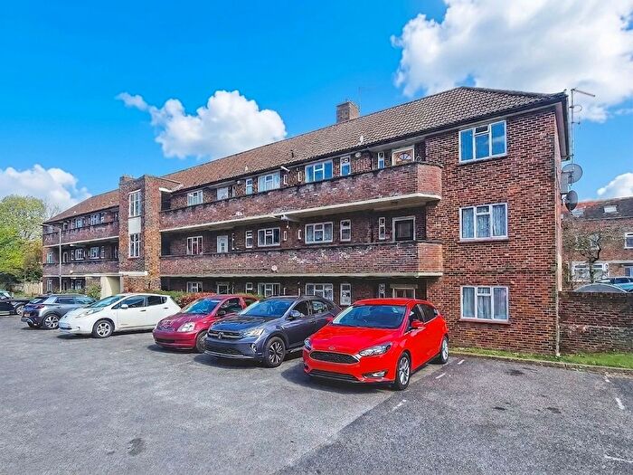 4 Bedroom Flat To Rent In Downing House, Aubyn Square, Putney, SW15