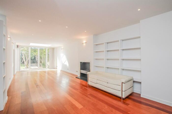 6 Bedroom Detached House To Rent In Sherwood Road, Hendon, NW4