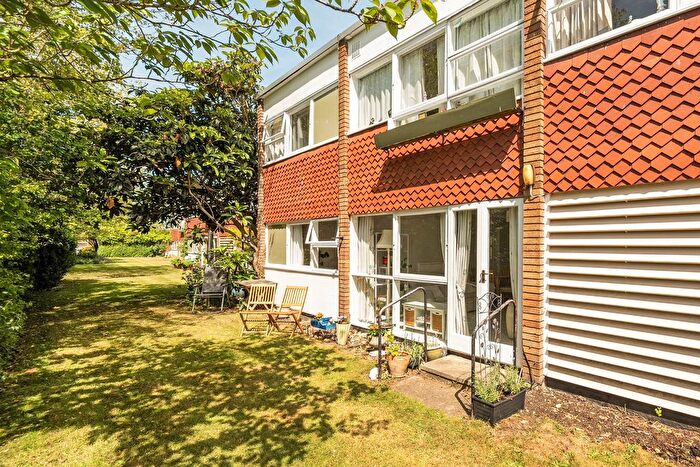2 Bedroom Flat For Sale In Parkleys, Richmond, TW10