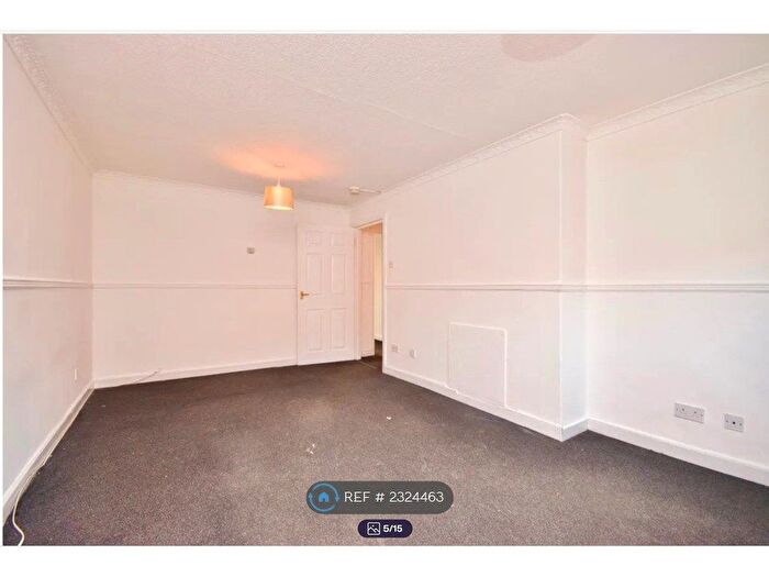 2 Bedroom Flat To Rent In Lochdochart Road, Glasgow, G34